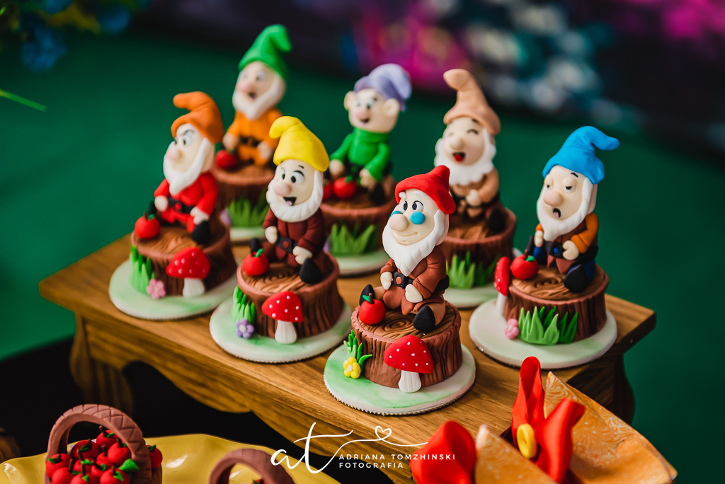 fotografia-festa-infantil-rj, fotografia-de-familia, adriana-tomzhinski-fotografia, foto-aniversario-infantil, fotografo-aniversario-infantil, casa-de-festas-espaco-jardins-verdes-jacarepagua, tema-branca-de-neve