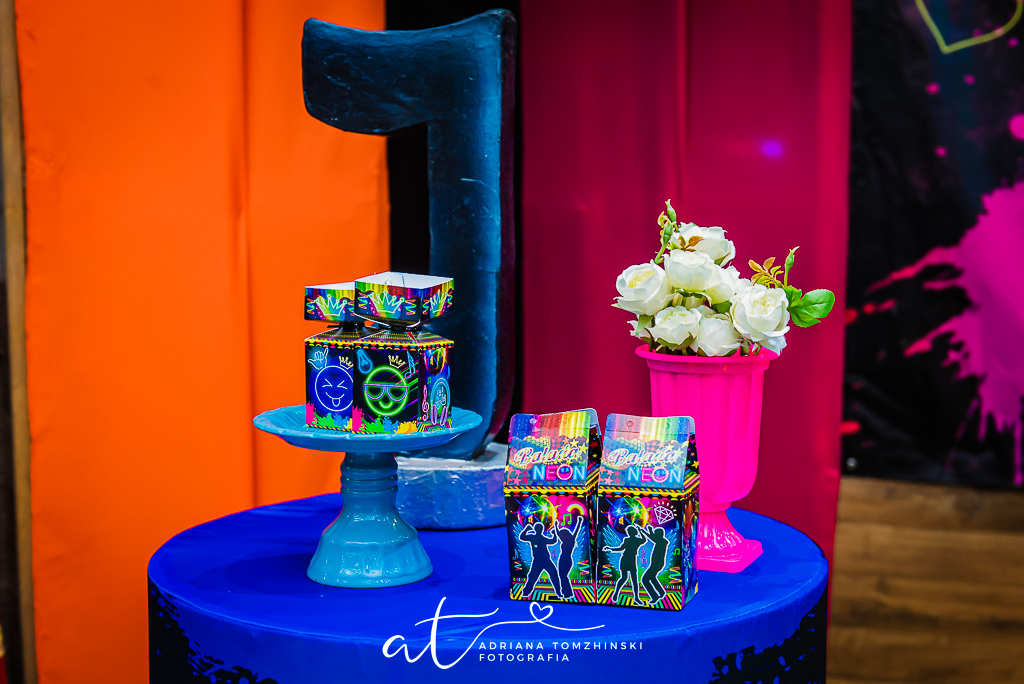fotografia-festa-infantil-rj, fotografia-de-familia, adriana-tomzhinski-fotografia, foto-aniversario-infantil, fotografo-aniversario-infantil, casa-de-festas-tiktak-botafogo, tema-neon