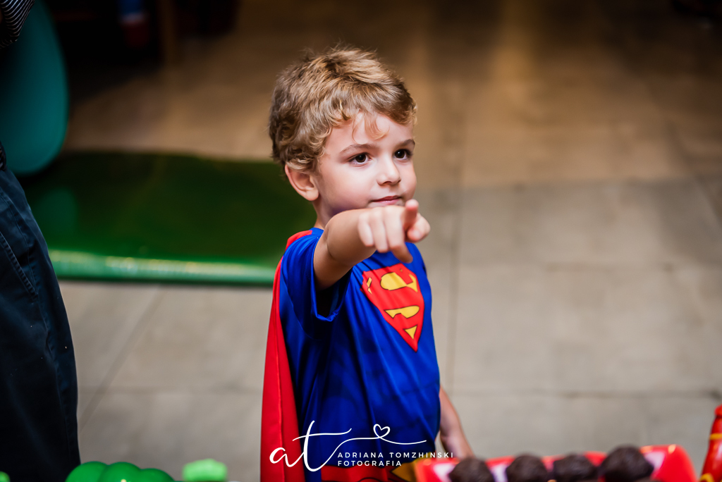 fotografia-festa-infantil-rj, fotografia-de-familia, adriana-tomzhinski-fotografia, foto-aniversario-infantil, fotografo-aniversario-infantil, casa-de-festas-espaco-eco-botafogo, tema-super-herois