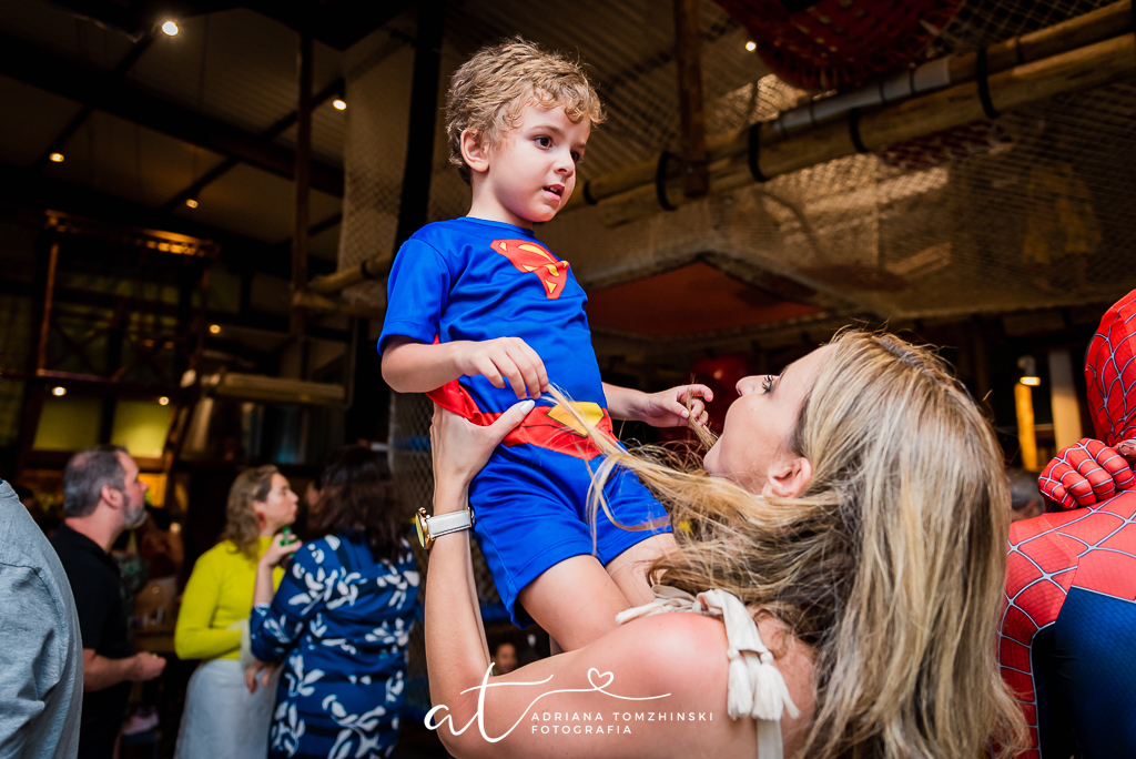 fotografia-festa-infantil-rj, fotografia-de-familia, adriana-tomzhinski-fotografia, foto-aniversario-infantil, fotografo-aniversario-infantil, casa-de-festas-espaco-eco-botafogo, tema-super-herois