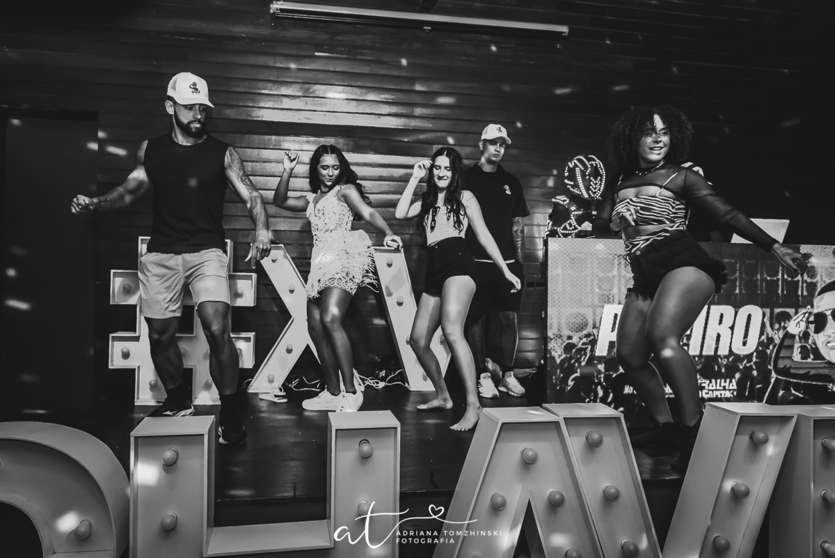 fotografia-festa-15-anos-rj, fotografia-de-familia, adriana-tomzhinski-fotografia, foto-aniversario, fotografo-aniversario-15-anos, casa-de-festas-hideaway-laranjeiras