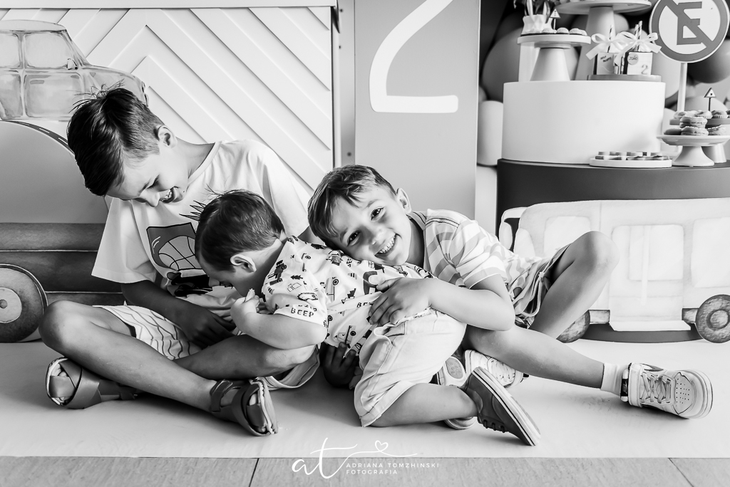 fotografia-festa-infantil-rj, fotografia-de-familia, adriana-tomzhinski-fotografia, foto-aniversario-infantil, fotografo-aniversario-infantil, festa-no-play-tijuca, tema-carrinhos-e-avioes