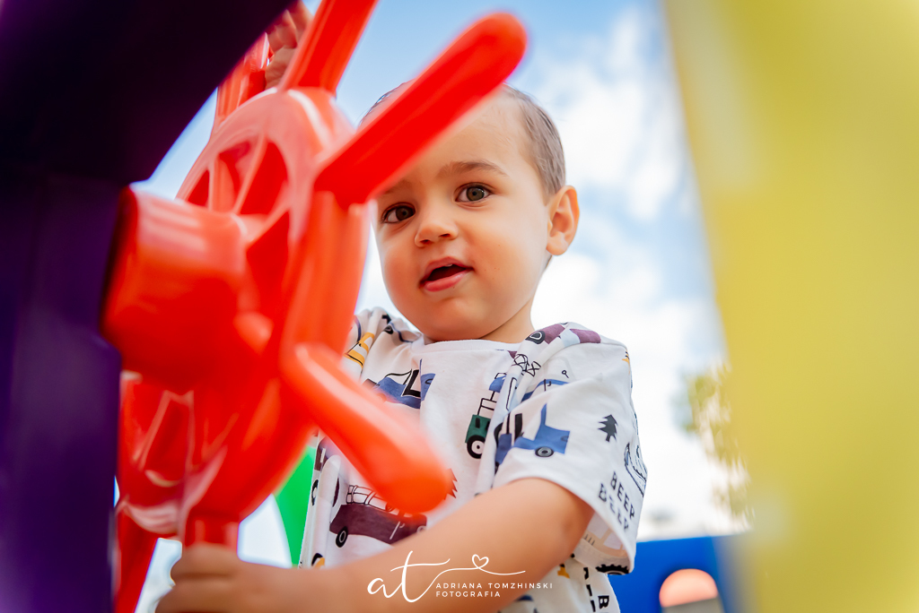 fotografia-festa-infantil-rj, fotografia-de-familia, adriana-tomzhinski-fotografia, foto-aniversario-infantil, fotografo-aniversario-infantil, festa-no-play-tijuca, tema-carrinhos-e-avioes