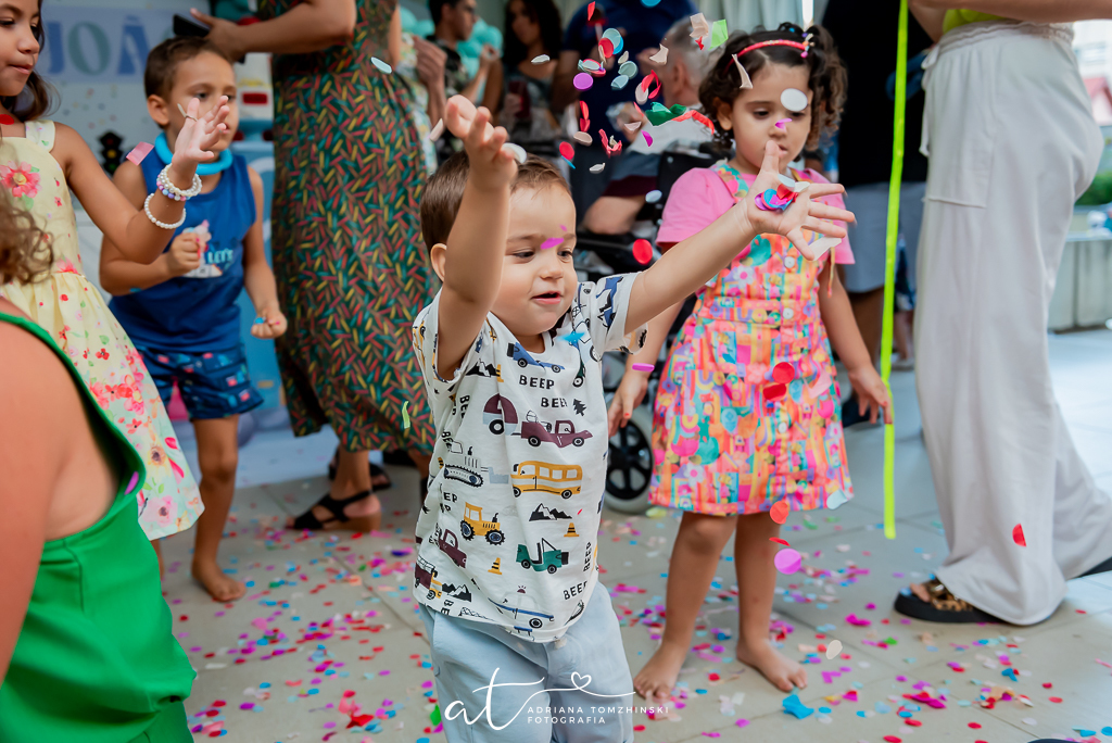 fotografia-festa-infantil-rj, fotografia-de-familia, adriana-tomzhinski-fotografia, foto-aniversario-infantil, fotografo-aniversario-infantil, festa-no-play-tijuca, tema-carrinhos-e-avioes