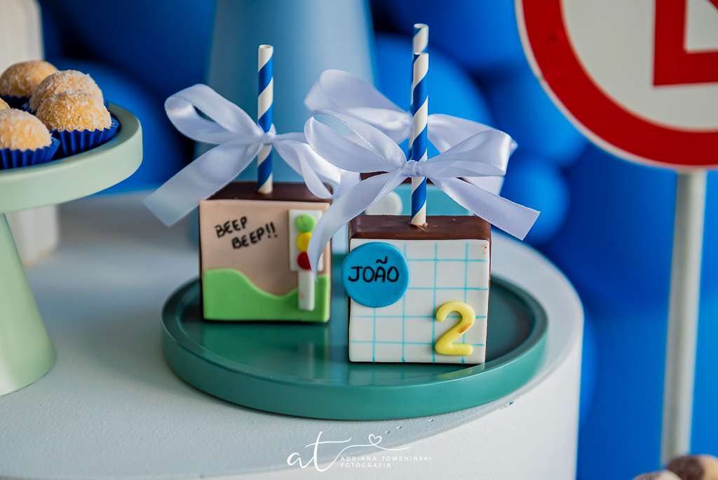 fotografia-festa-infantil-rj, fotografia-de-familia, adriana-tomzhinski-fotografia, foto-aniversario-infantil, fotografo-aniversario-infantil, festa-no-play-tijuca, tema-carrinhos-e-avioes