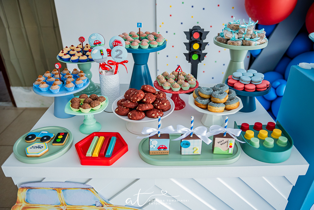 fotografia-festa-infantil-rj, fotografia-de-familia, adriana-tomzhinski-fotografia, foto-aniversario-infantil, fotografo-aniversario-infantil, festa-no-play-tijuca, tema-carrinhos-e-avioes