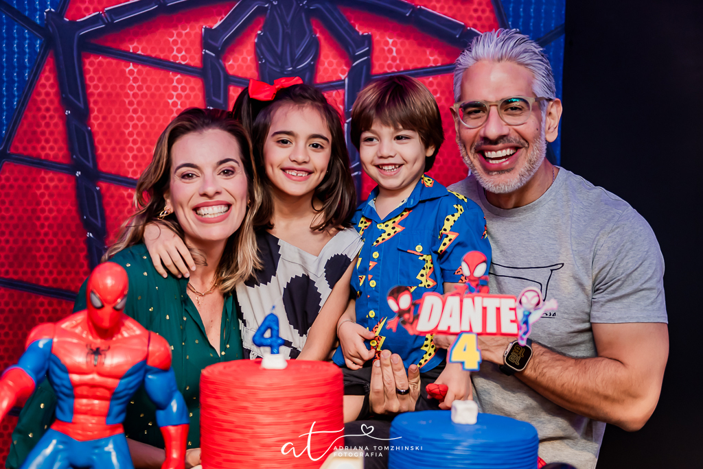 fotografia-festa-infantil-rj, fotografia-de-familia, adriana-tomzhinski-fotografia, foto-aniversario-infantil, fotografo-aniversario-infantil, casa-de-festas-espoleta, tema-homem-aranha-no-aranhaverso