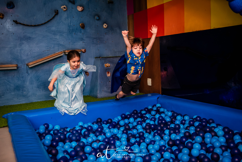 fotografia-festa-infantil-rj, fotografia-de-familia, adriana-tomzhinski-fotografia, foto-aniversario-infantil, fotografo-aniversario-infantil, casa-de-festas-espoleta, tema-homem-aranha-no-aranhaverso