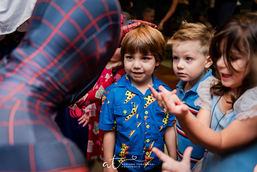 fotografia-festa-infantil-rj, fotografia-de-familia, adriana-tomzhinski-fotografia, foto-aniversario-infantil, fotografo-aniversario-infantil, casa-de-festas-espoleta, tema-homem-aranha-no-aranhaverso