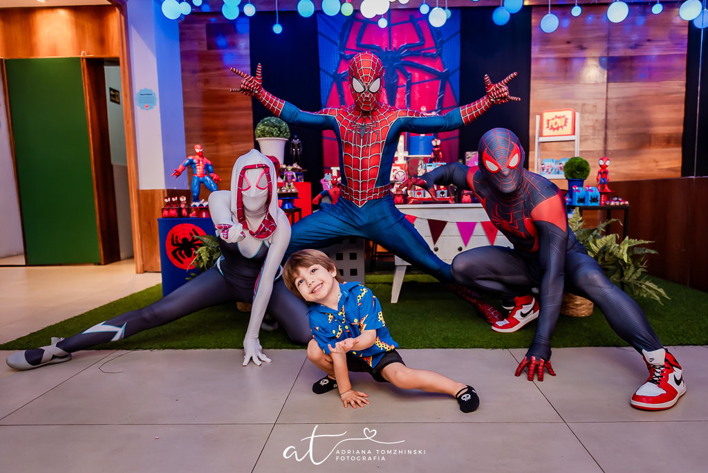 fotografia-festa-infantil-rj, fotografia-de-familia, adriana-tomzhinski-fotografia, foto-aniversario-infantil, fotografo-aniversario-infantil, casa-de-festas-espoleta, tema-homem-aranha-no-aranhaverso