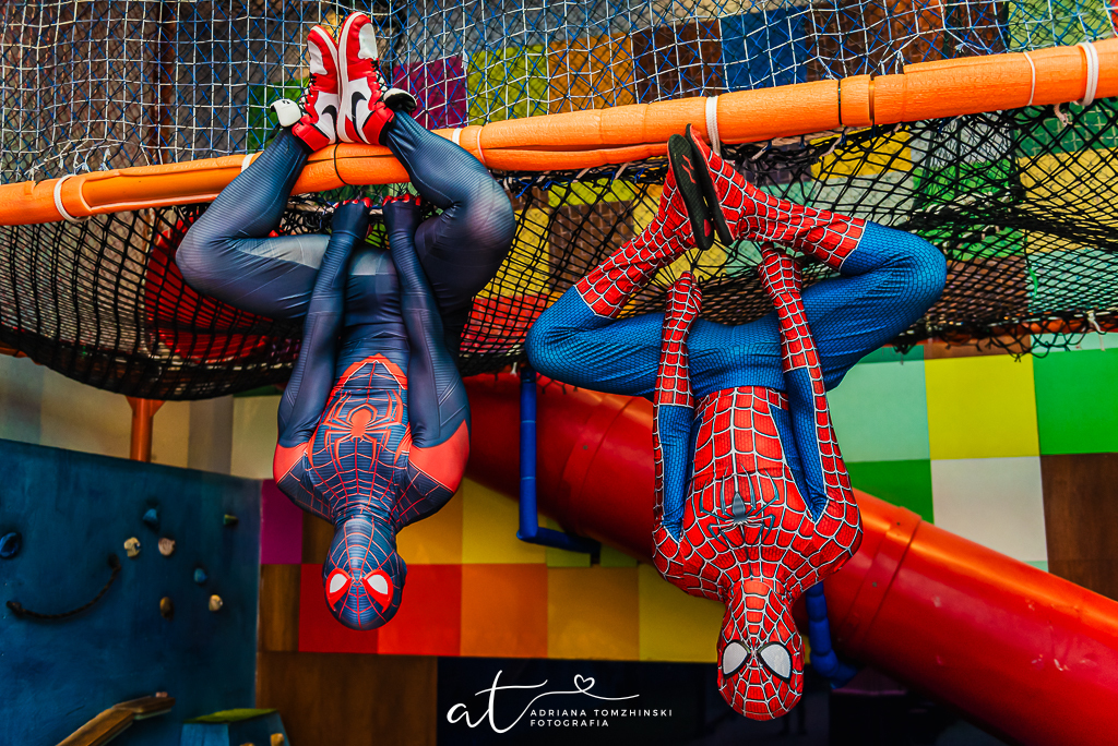 fotografia-festa-infantil-rj, fotografia-de-familia, adriana-tomzhinski-fotografia, foto-aniversario-infantil, fotografo-aniversario-infantil, casa-de-festas-espoleta, tema-homem-aranha-no-aranhaverso