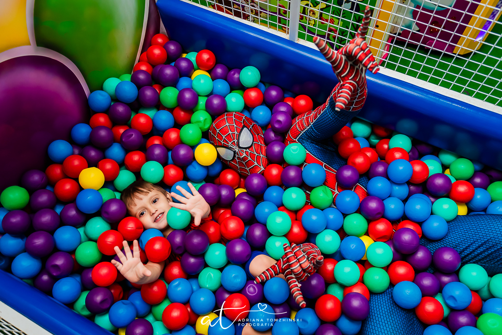 fotografia-festa-infantil-rj, fotografia-de-familia, adriana-tomzhinski-fotografia, foto-aniversario-infantil, fotografo-aniversario-infantil, casa-de-festas-imaginarte-copacabana, tema-super-herois