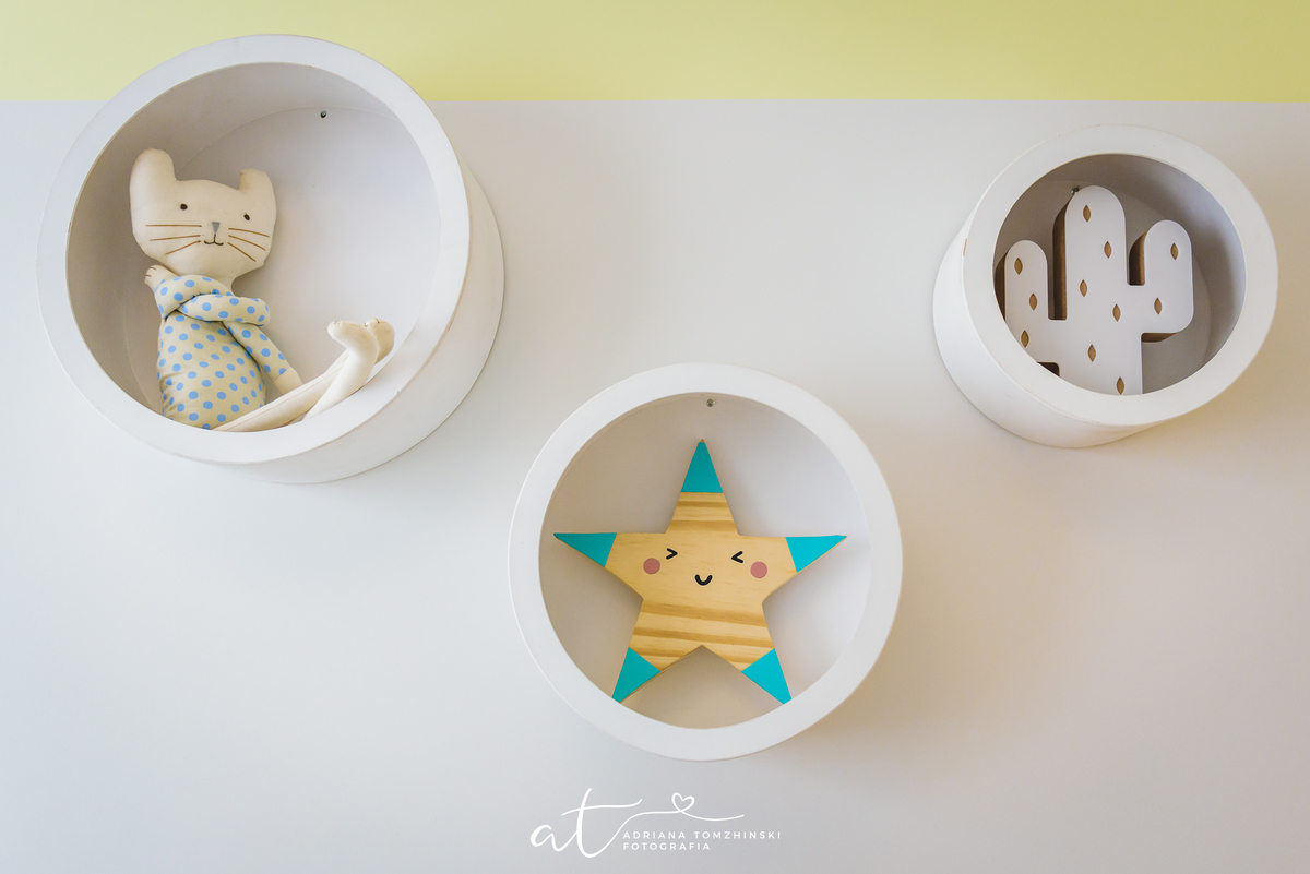 gestante, newborn, decoração, quarto bebê, grávida, azul amarelo cinza, ensaio de dia, ensaio indoor, ensaio em casa, baby