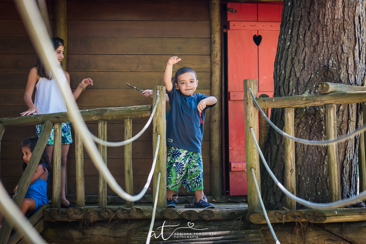 ensaio, itaipava, petropolis, quinta do lago, primos, cousins, gemeos, twins, ensaio de ferias, ensaio ar livre, ensaio luz do dia, jardim, criança feliz, crianças, ensaio familia, cavalos, lagos, casa na arvore