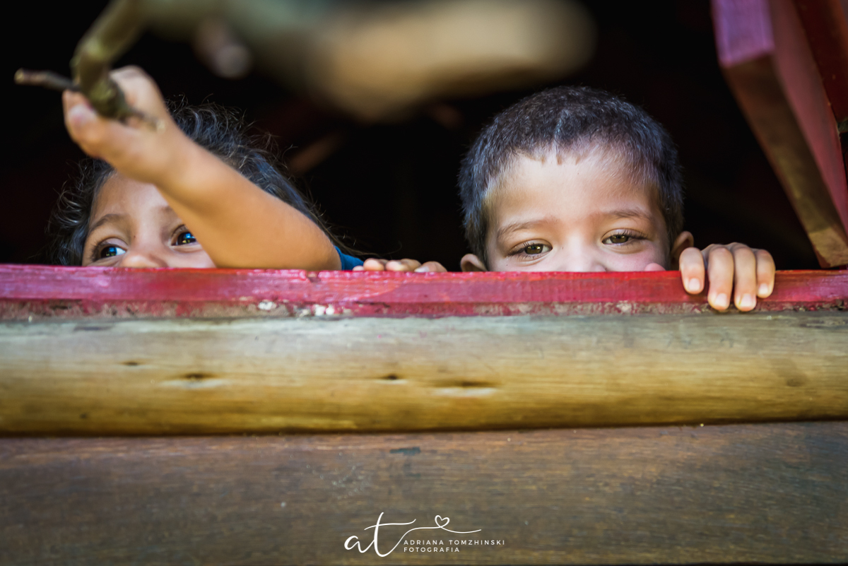 ensaio, itaipava, petropolis, quinta do lago, primos, cousins, gemeos, twins, ensaio de ferias, ensaio ar livre, ensaio luz do dia, jardim, criança feliz, crianças, ensaio familia, cavalos, lagos, casa na arvore