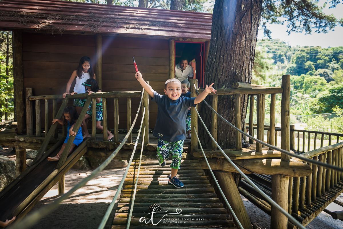 ensaio, itaipava, petropolis, quinta do lago, primos, cousins, gemeos, twins, ensaio de ferias, ensaio ar livre, ensaio luz do dia, jardim, criança feliz, crianças, ensaio familia, cavalos, lagos, casa na arvore