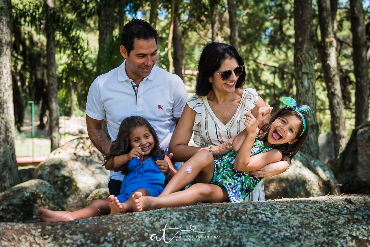 ensaio, itaipava, petropolis, quinta do lago, primos, cousins, gemeos, twins, ensaio de ferias, ensaio ar livre, ensaio luz do dia, jardim, criança feliz, crianças, ensaio familia, cavalos, lagos, casa na arvore