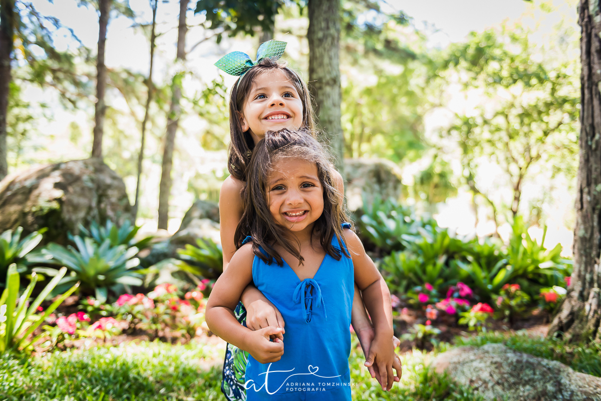 ensaio, itaipava, petropolis, quinta do lago, primos, cousins, gemeos, twins, ensaio de ferias, ensaio ar livre, ensaio luz do dia, jardim, criança feliz, crianças, ensaio familia, cavalos, lagos, casa na arvore