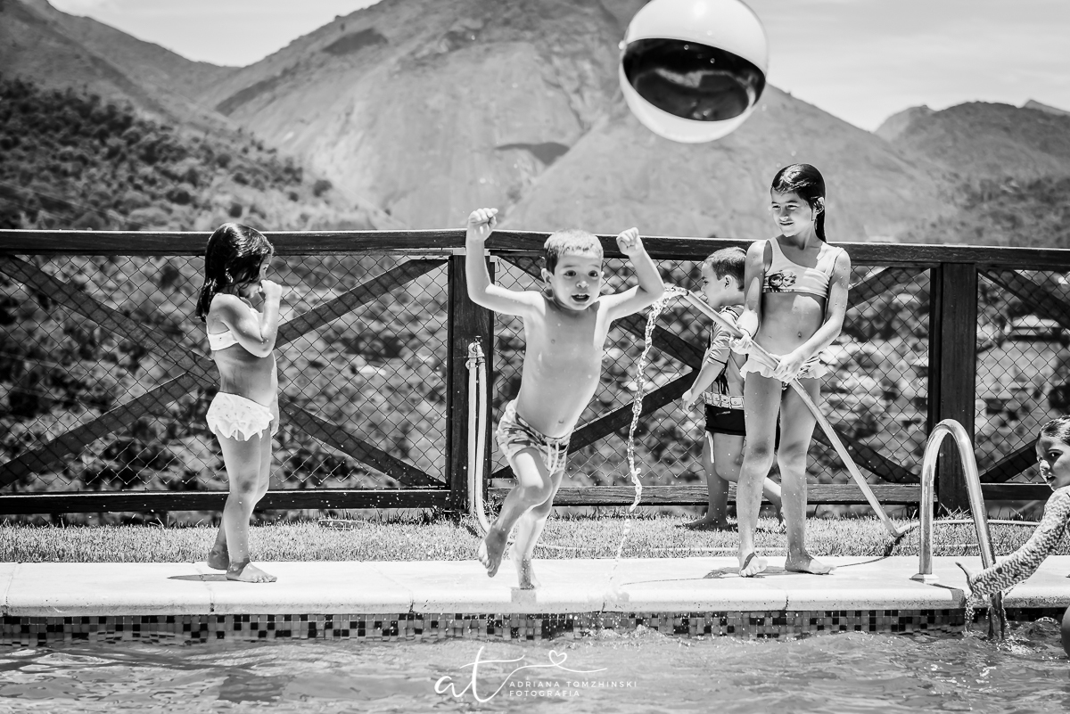 ensaio, itaipava, petropolis, quinta do lago, primos, cousins, gemeos, twins, ensaio de ferias, ensaio ar livre, ensaio luz do dia, jardim, criança feliz, crianças, ensaio familia, cavalos, lagos, casa na arvore