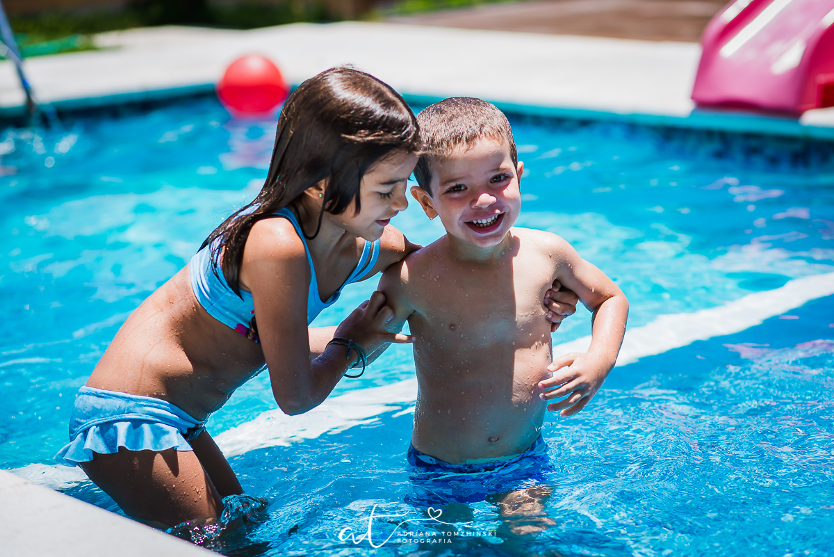 ensaio, itaipava, petropolis, quinta do lago, primos, cousins, gemeos, twins, ensaio de ferias, ensaio ar livre, ensaio luz do dia, jardim, criança feliz, crianças, ensaio familia, cavalos, lagos, casa na arvore