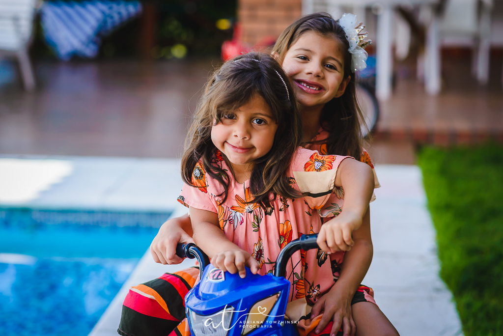 ensaio, itaipava, petropolis, quinta do lago, primos, cousins, gemeos, twins, ensaio de ferias, ensaio ar livre, ensaio luz do dia, jardim, criança feliz, crianças, ensaio familia, cavalos, lagos, casa na arvore