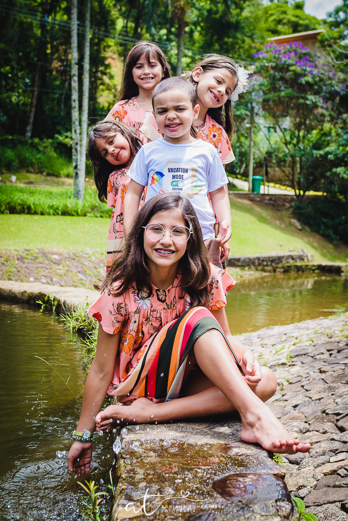 ensaio, itaipava, petropolis, quinta do lago, primos, cousins, gemeos, twins, ensaio de ferias, ensaio ar livre, ensaio luz do dia, jardim, criança feliz, crianças, ensaio familia, cavalos, lagos, casa na arvore