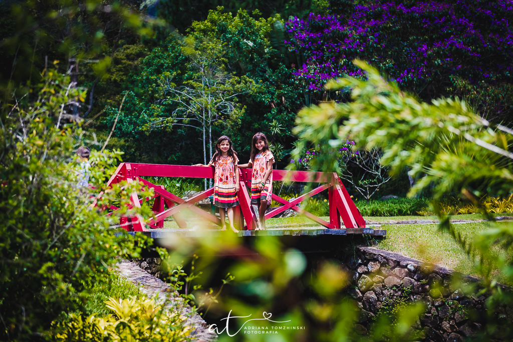 ensaio, itaipava, petropolis, quinta do lago, primos, cousins, gemeos, twins, ensaio de ferias, ensaio ar livre, ensaio luz do dia, jardim, criança feliz, crianças, ensaio familia, cavalos, lagos, casa na arvore