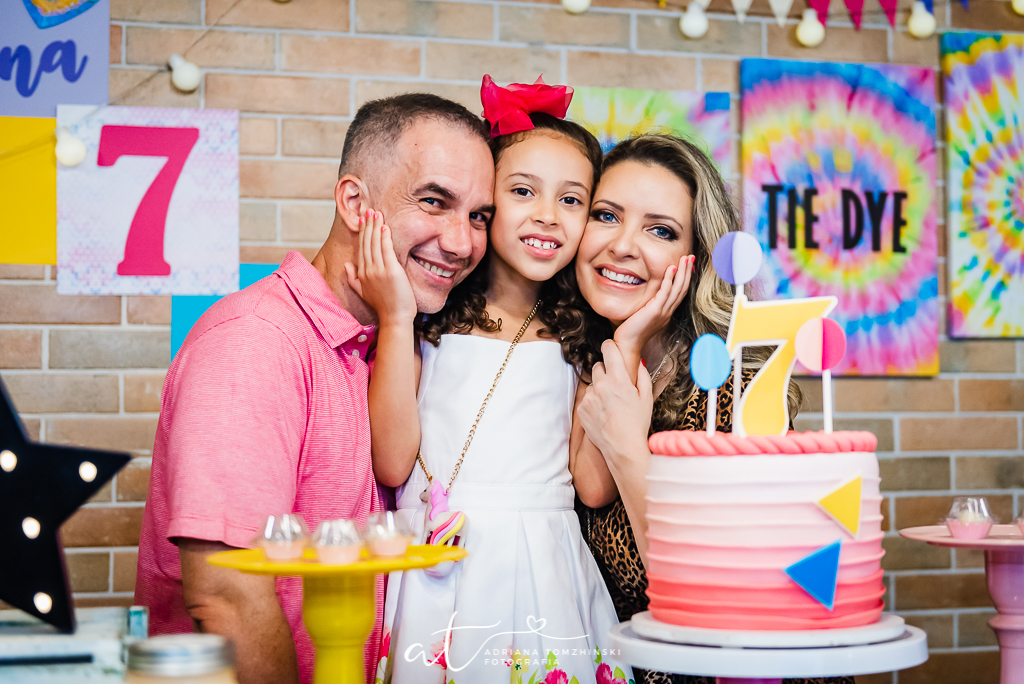 fotografia-festa-infantil-rj, festa-tiedye, tema-tie-dye, fotografia-de-familia, adriana-tomzhinski-fotografia, foto-aniversario-infantil, fotografo-aniversario-infantil, casa-de-festas-espaco-aldeia, barra da tijuca