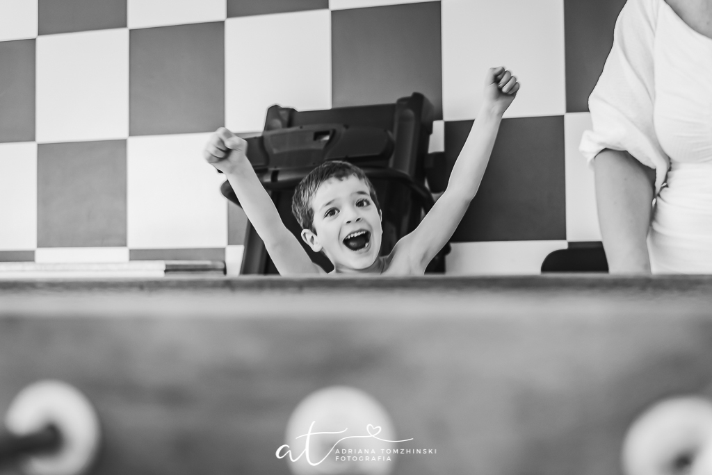 ensaio, itaipava, petropolis, lago, primos, cousins, gemeos, twins, ensaio de ferias, ensaio ar livre, ensaio luz do dia, jardim, criança feliz, crianças, ensaio familia