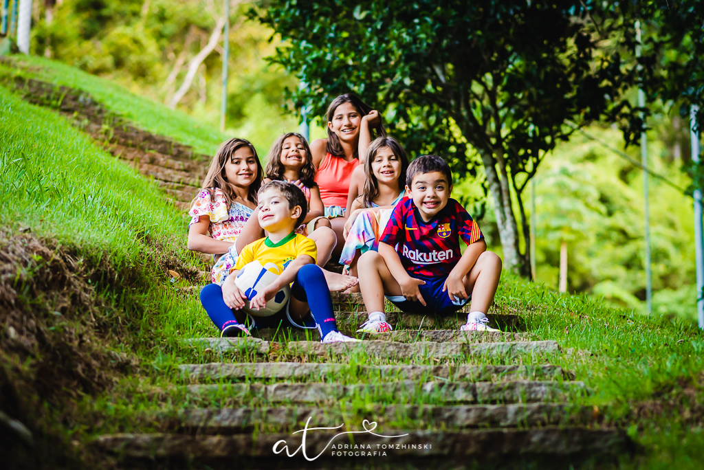 ensaio, itaipava, petropolis, lago, primos, cousins, gemeos, twins, ensaio de ferias, ensaio ar livre, ensaio luz do dia, jardim, criança feliz, crianças, ensaio familia