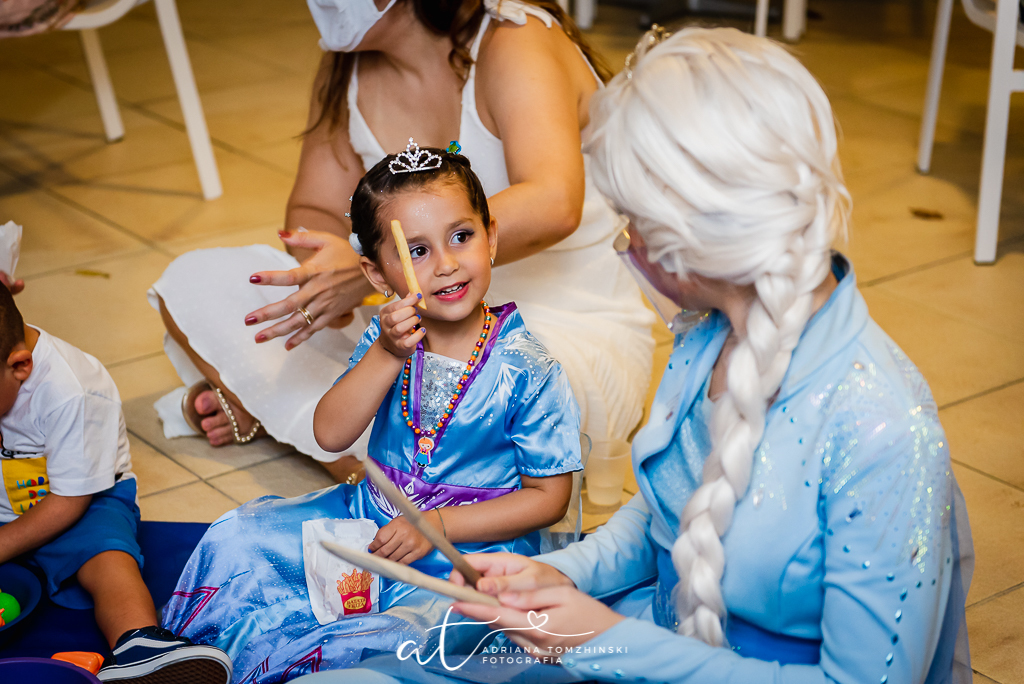 fotografia-festa-infantil-rj, tema-festa-frozen-2, fotografia-de-familia, adriana-tomzhinski-fotografia, foto-aniversario-infantil, fotografo-aniversario-infantil, festa-no-play