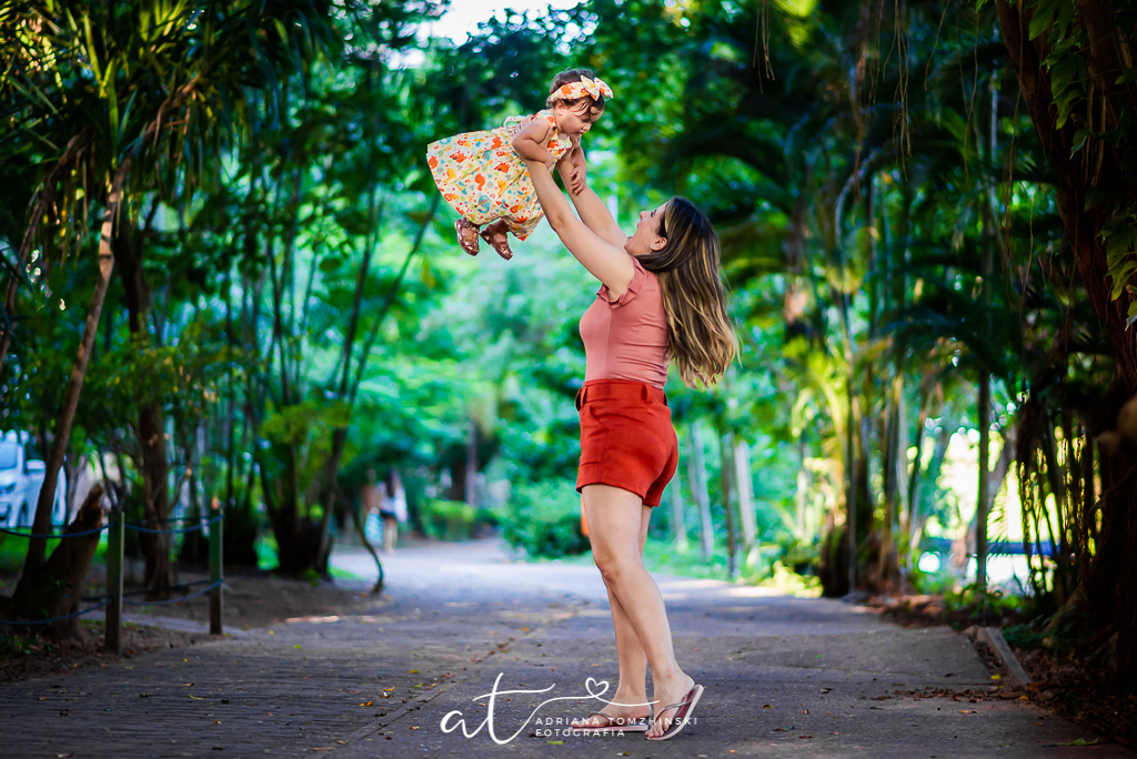 ensaio, ensaio na praia, ensaio dia das maes, ensaio ar livre, ensaio luz do dia, golden hour, criança feliz, crianças, ensaio familia