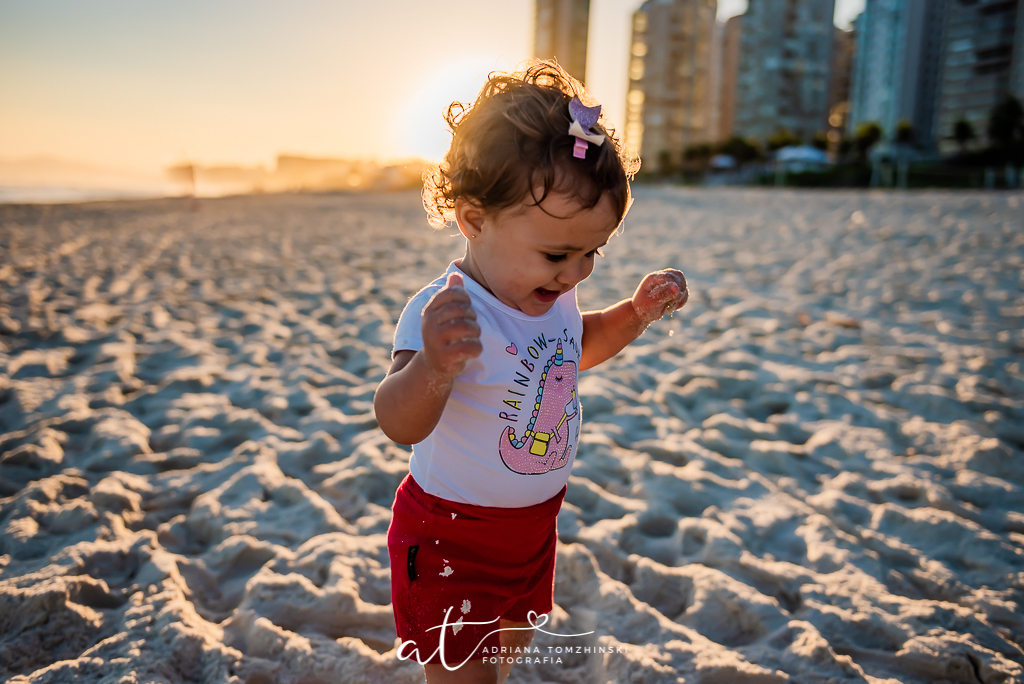 ensaio, ensaio na praia, ensaio dia das maes, ensaio ar livre, ensaio luz do dia, golden hour, criança feliz, crianças, ensaio familia