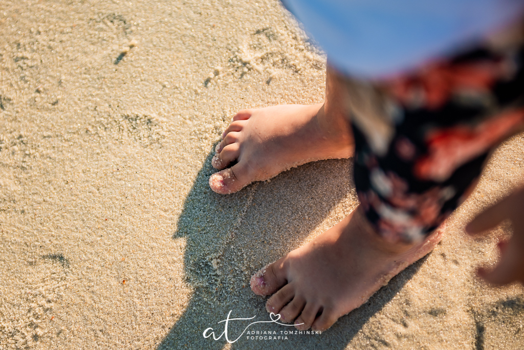 ensaio, ensaio na praia, ensaio dia das maes, ensaio ar livre, ensaio luz do dia, golden hour, criança feliz, crianças, ensaio familia