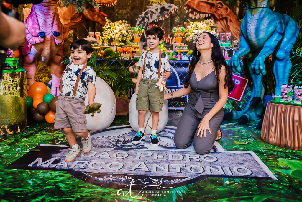 fotografia-festa-infantil-rj, tema-festa-dinossauros, fotografia-de-familia, adriana-tomzhinski-fotografia, foto-aniversario-infantil, fotografo-aniversario-infantil, festa-e-aventura, barra-da-tijuca
