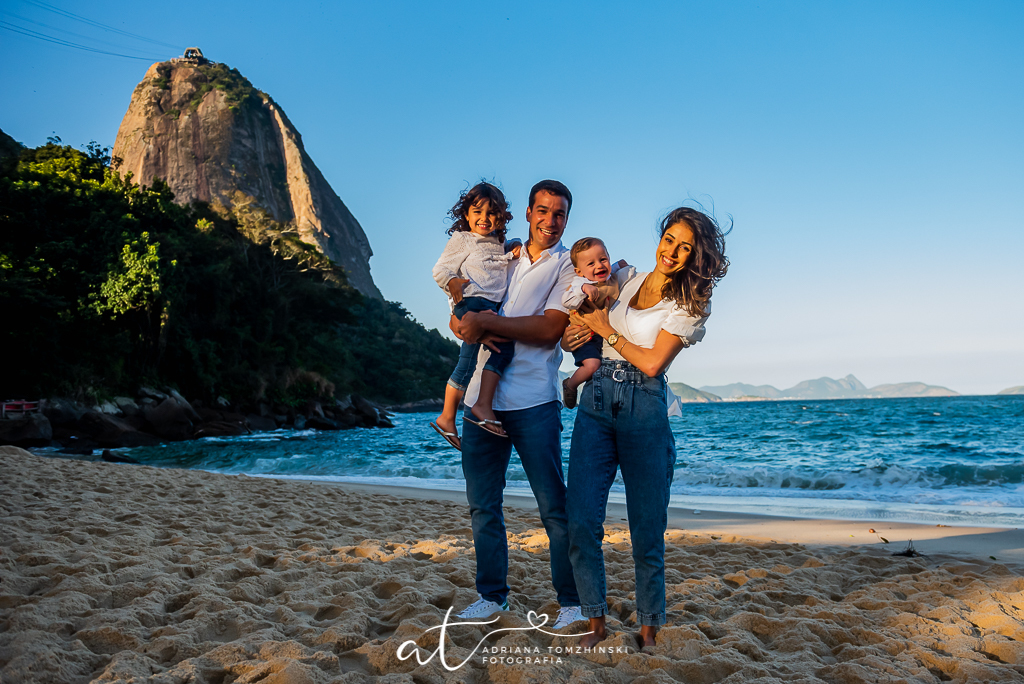 ensaio, ensaio ar livre, ensaio luz do dia, golden hour, criança feliz, crianças, ensaio familia, ensaio na praia vermelha