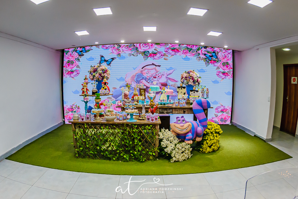fotografia-festa-infantil-rj, tema-alice-no-pais-das-maravihas, fotografia-de-familia, adriana-tomzhinski-fotografia, foto-aniversario-infantil, fotografo-aniversario-infantil, casa-de-festas-espaco-baoba, tijuca