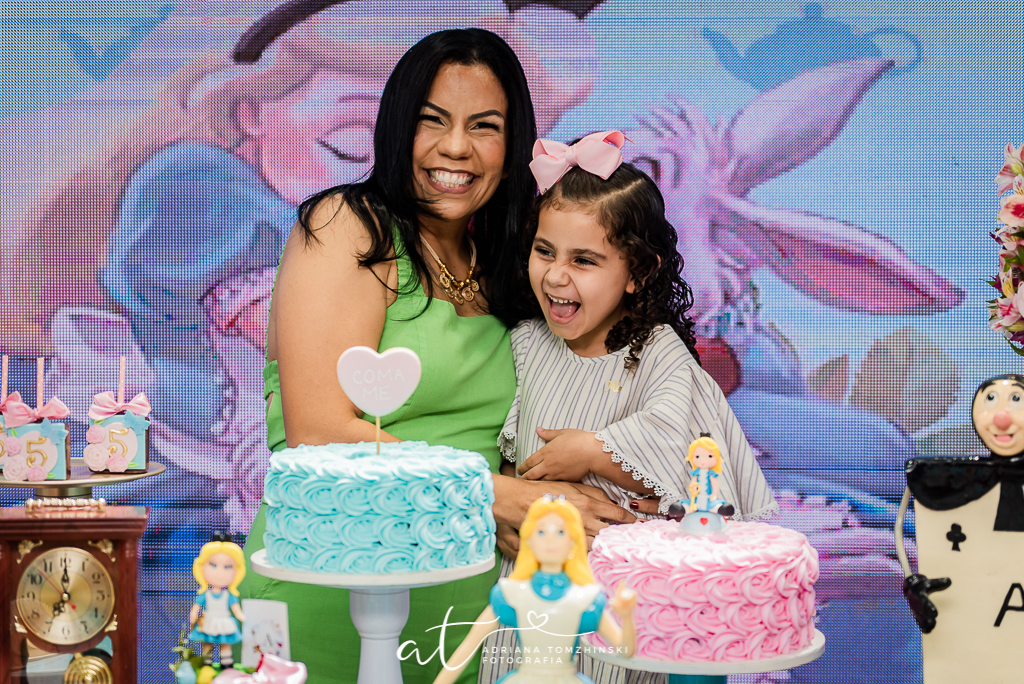 fotografia-festa-infantil-rj, tema-alice-no-pais-das-maravihas, fotografia-de-familia, adriana-tomzhinski-fotografia, foto-aniversario-infantil, fotografo-aniversario-infantil, casa-de-festas-espaco-baoba, tijuca