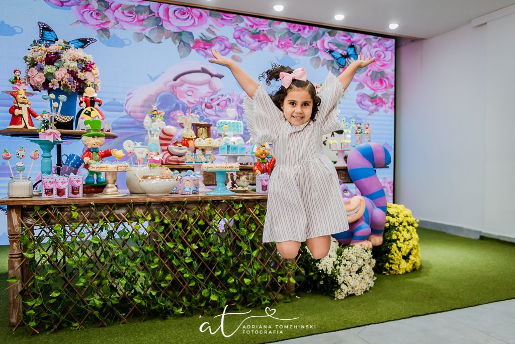 fotografia-festa-infantil-rj, tema-alice-no-pais-das-maravihas, fotografia-de-familia, adriana-tomzhinski-fotografia, foto-aniversario-infantil, fotografo-aniversario-infantil, casa-de-festas-espaco-baoba, tijuca