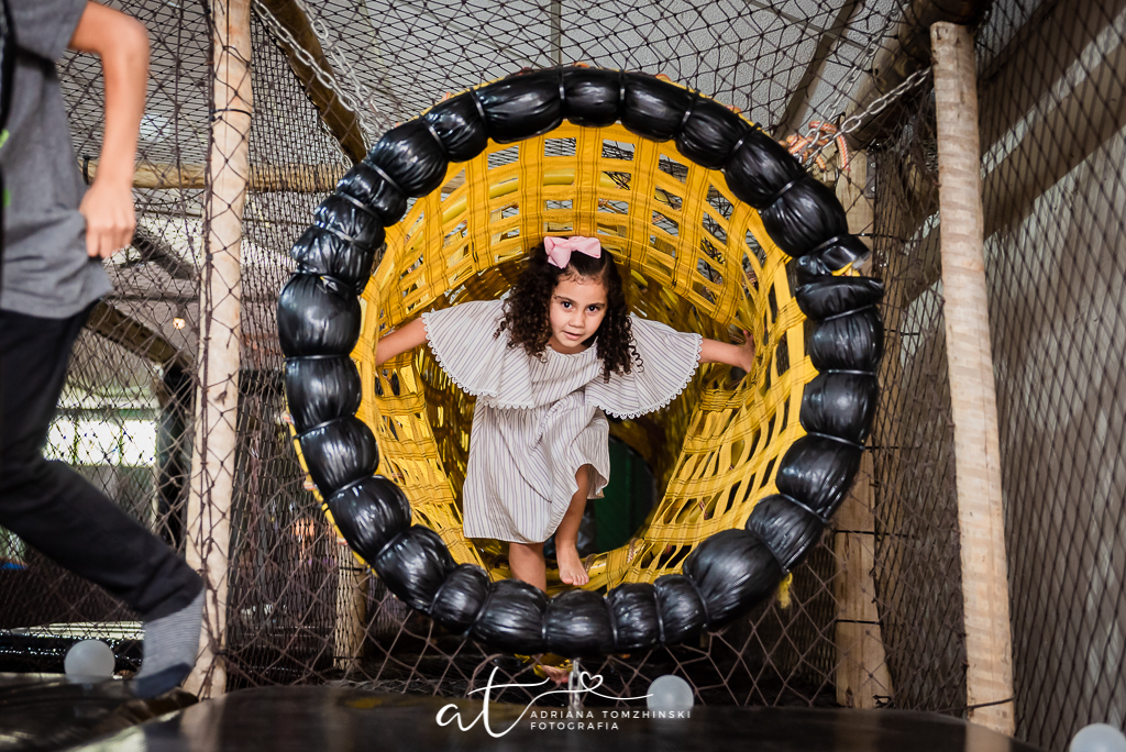 fotografia-festa-infantil-rj, tema-alice-no-pais-das-maravihas, fotografia-de-familia, adriana-tomzhinski-fotografia, foto-aniversario-infantil, fotografo-aniversario-infantil, casa-de-festas-espaco-baoba, tijuca