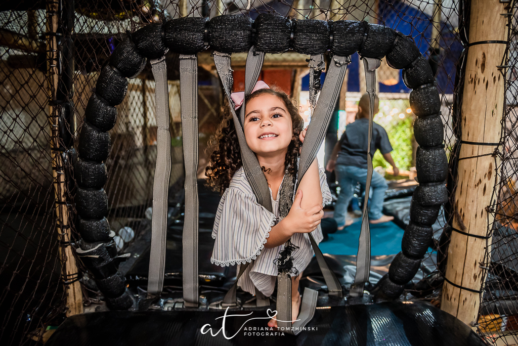 fotografia-festa-infantil-rj, tema-alice-no-pais-das-maravihas, fotografia-de-familia, adriana-tomzhinski-fotografia, foto-aniversario-infantil, fotografo-aniversario-infantil, casa-de-festas-espaco-baoba, tijuca