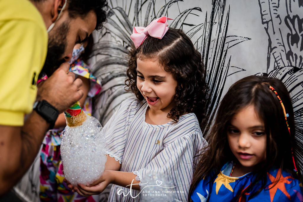 fotografia-festa-infantil-rj, tema-alice-no-pais-das-maravihas, fotografia-de-familia, adriana-tomzhinski-fotografia, foto-aniversario-infantil, fotografo-aniversario-infantil, casa-de-festas-espaco-baoba, tijuca