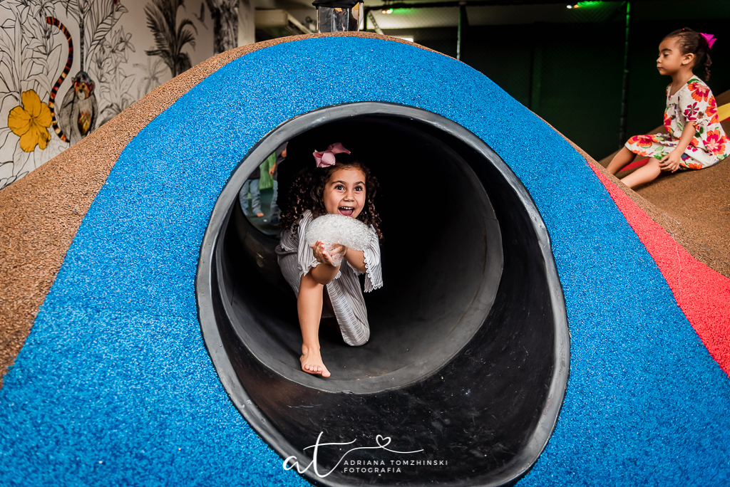 fotografia-festa-infantil-rj, tema-alice-no-pais-das-maravihas, fotografia-de-familia, adriana-tomzhinski-fotografia, foto-aniversario-infantil, fotografo-aniversario-infantil, casa-de-festas-espaco-baoba, tijuca