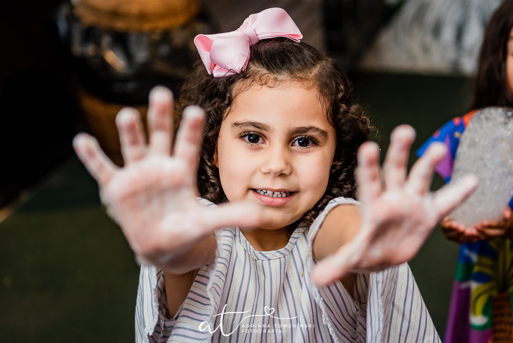 fotografia-festa-infantil-rj, tema-alice-no-pais-das-maravihas, fotografia-de-familia, adriana-tomzhinski-fotografia, foto-aniversario-infantil, fotografo-aniversario-infantil, casa-de-festas-espaco-baoba, tijuca