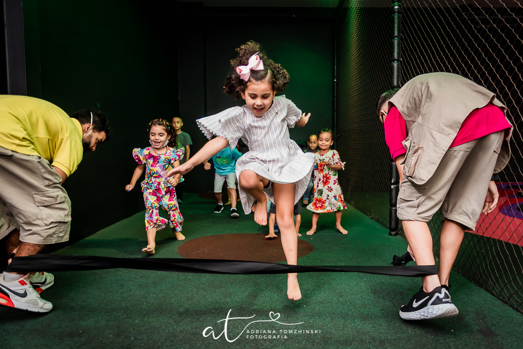 fotografia-festa-infantil-rj, tema-alice-no-pais-das-maravihas, fotografia-de-familia, adriana-tomzhinski-fotografia, foto-aniversario-infantil, fotografo-aniversario-infantil, casa-de-festas-espaco-baoba, tijuca