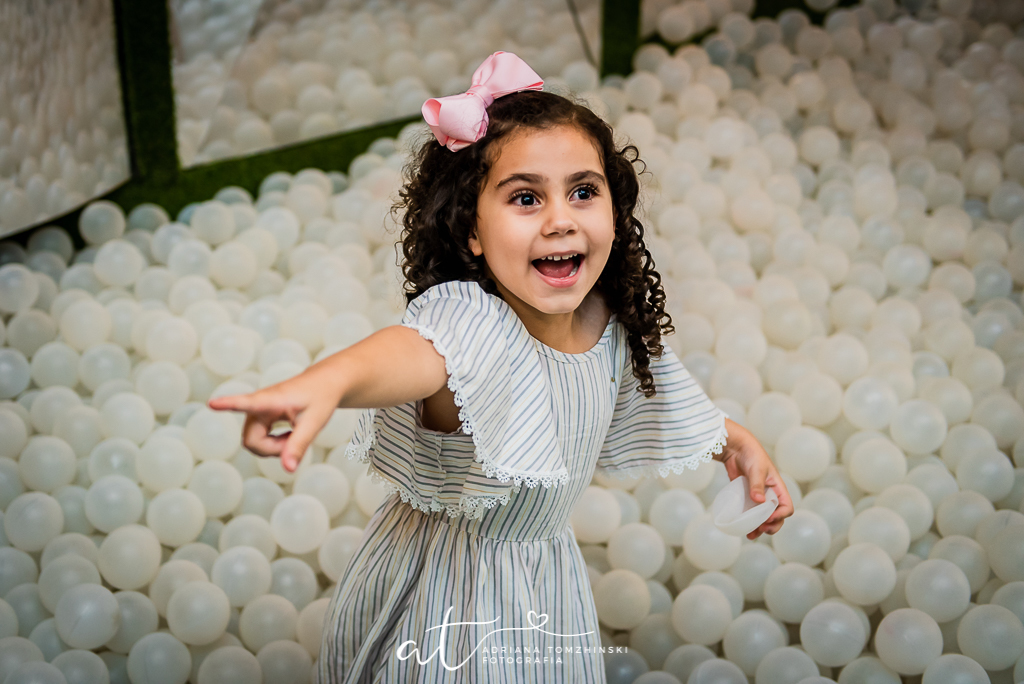 fotografia-festa-infantil-rj, tema-alice-no-pais-das-maravihas, fotografia-de-familia, adriana-tomzhinski-fotografia, foto-aniversario-infantil, fotografo-aniversario-infantil, casa-de-festas-espaco-baoba, tijuca