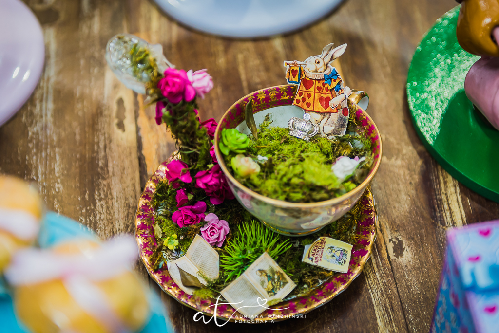 fotografia-festa-infantil-rj, tema-alice-no-pais-das-maravihas, fotografia-de-familia, adriana-tomzhinski-fotografia, foto-aniversario-infantil, fotografo-aniversario-infantil, casa-de-festas-espaco-baoba, tijuca