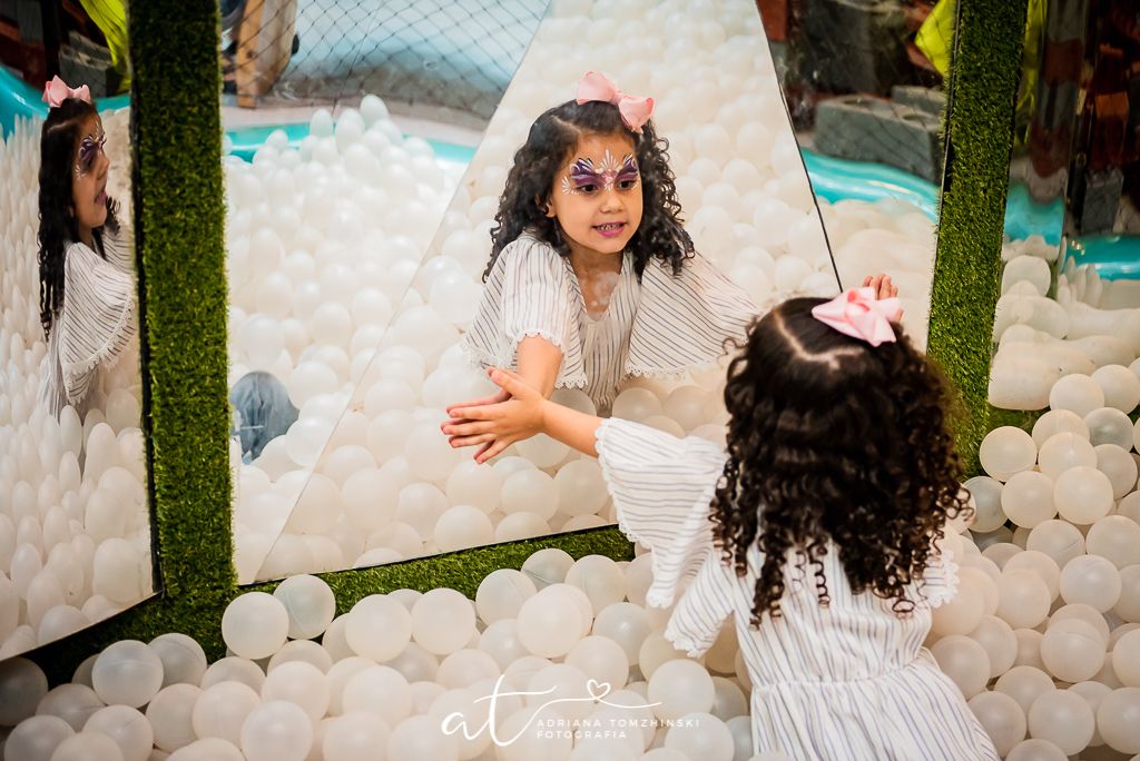 fotografia-festa-infantil-rj, tema-alice-no-pais-das-maravihas, fotografia-de-familia, adriana-tomzhinski-fotografia, foto-aniversario-infantil, fotografo-aniversario-infantil, casa-de-festas-espaco-baoba, tijuca