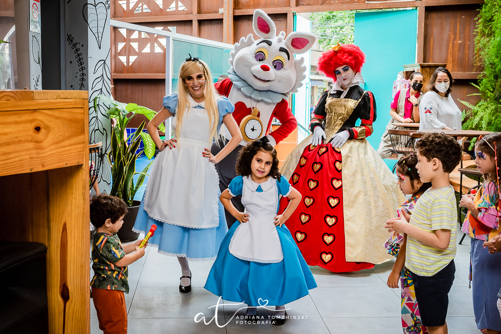 fotografia-festa-infantil-rj, tema-alice-no-pais-das-maravihas, fotografia-de-familia, adriana-tomzhinski-fotografia, foto-aniversario-infantil, fotografo-aniversario-infantil, casa-de-festas-espaco-baoba, tijuca