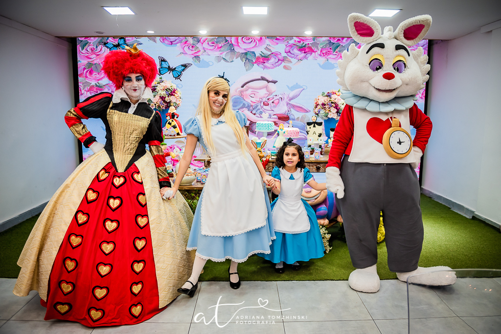 fotografia-festa-infantil-rj, tema-alice-no-pais-das-maravihas, fotografia-de-familia, adriana-tomzhinski-fotografia, foto-aniversario-infantil, fotografo-aniversario-infantil, casa-de-festas-espaco-baoba, tijuca